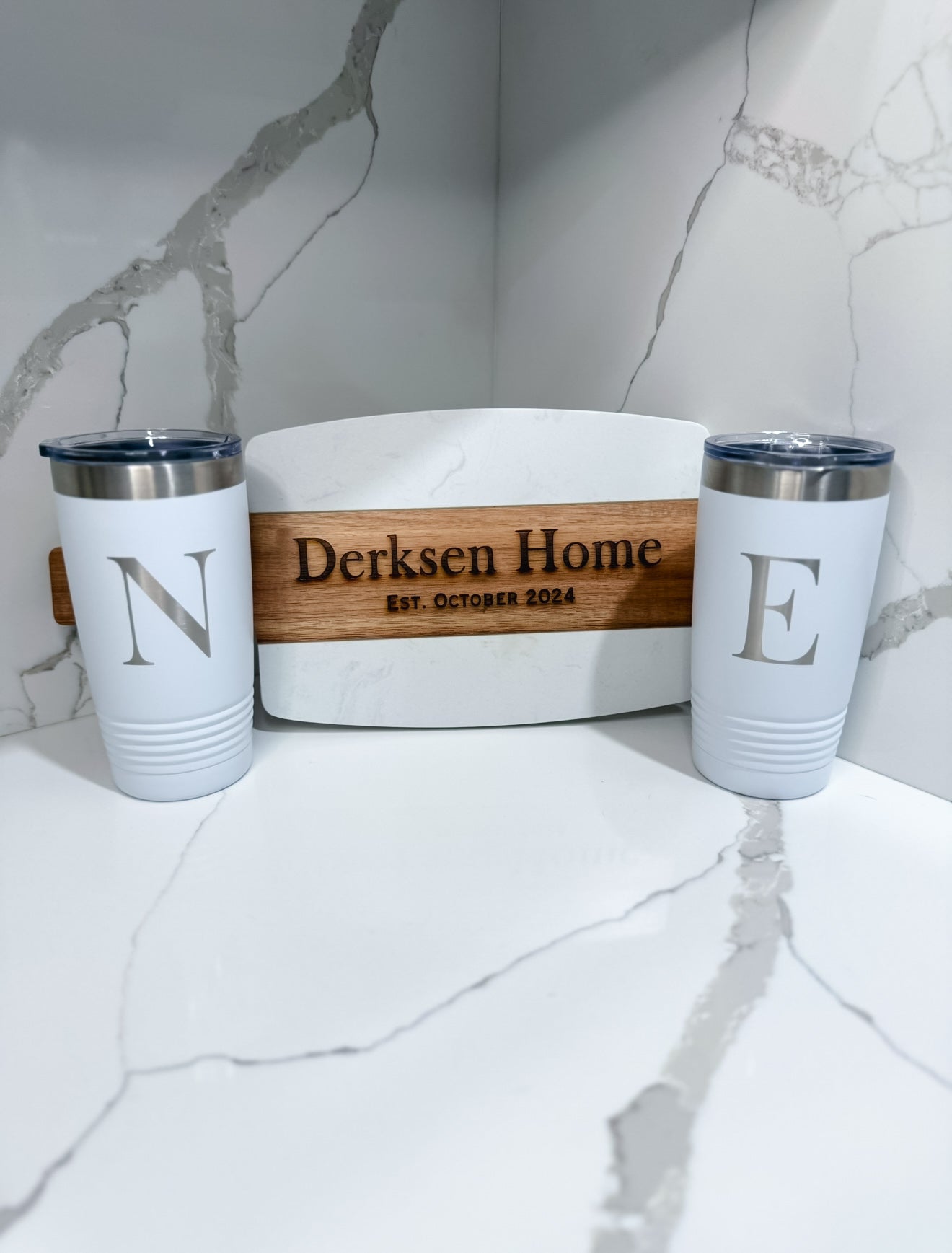NAME BOARD & TUMBLER SET